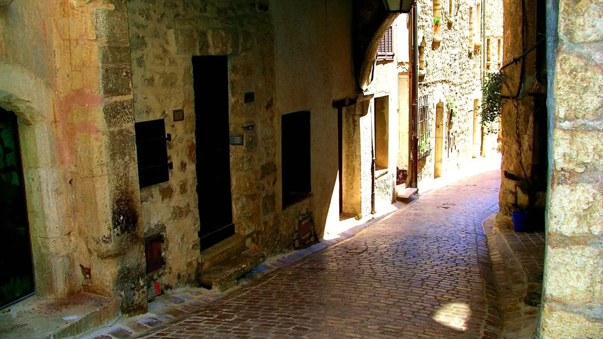 Studio Tourrettes-Sur-Loup, Le Charme De L'Ancien Franciaország